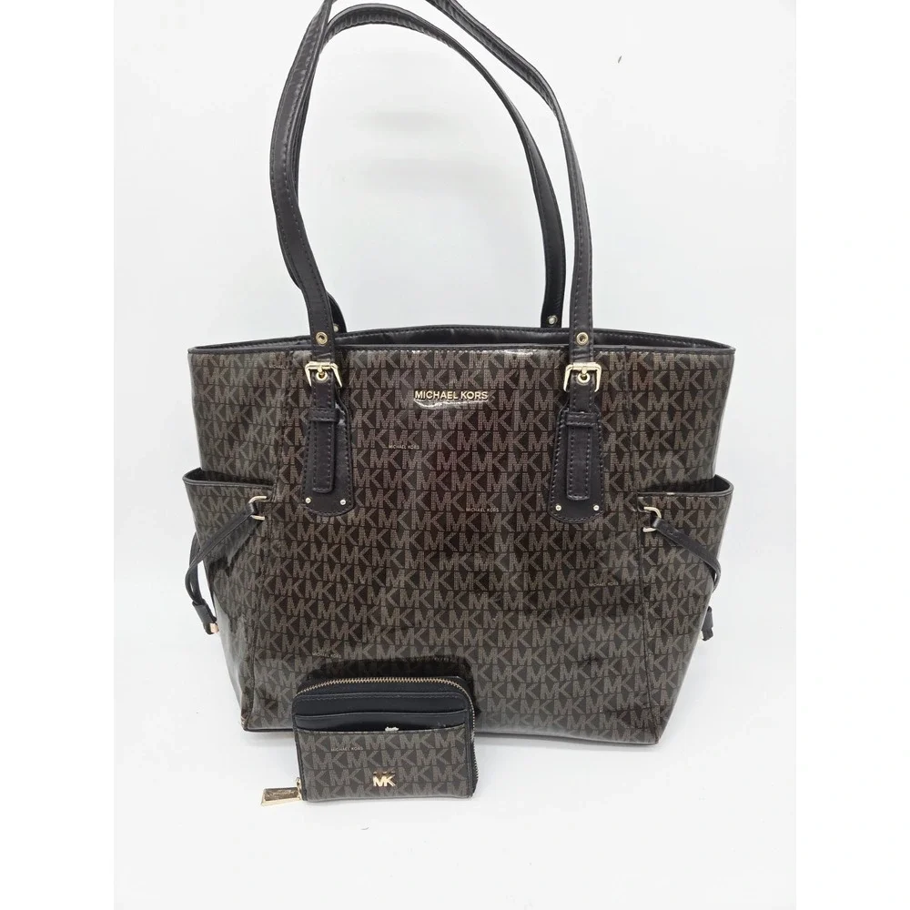 Michael Kors Signature Glossy Logo Voyager East West Tote brown gold bag WALLET